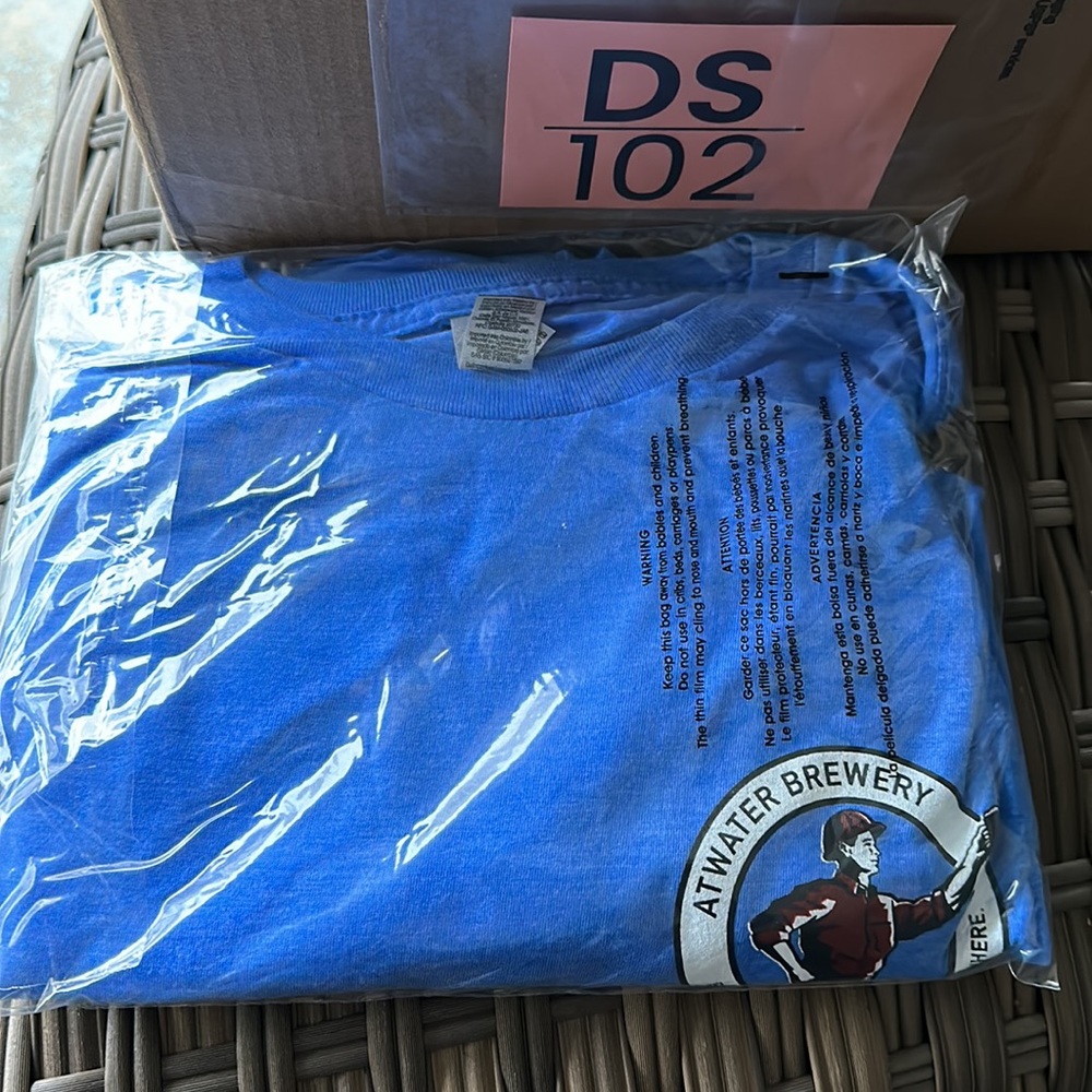 Gildan Men’s Detroit Atwater Brewery T-shirt Blue XLarge - Picture 14 of 14